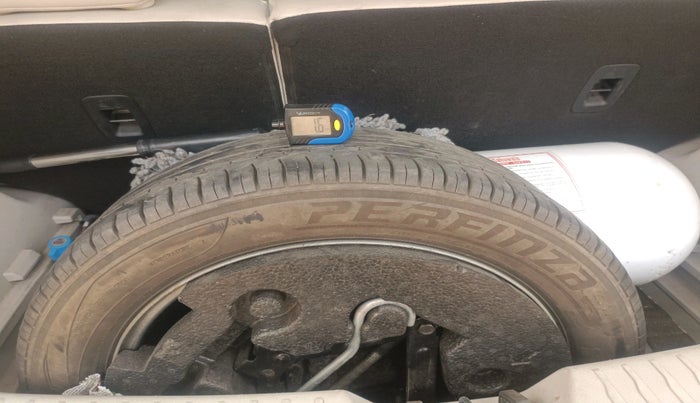 2019 Mahindra XUV300 W8 (O) 1.2 PETROL, CNG, Manual, 1,77,838 km, tyre