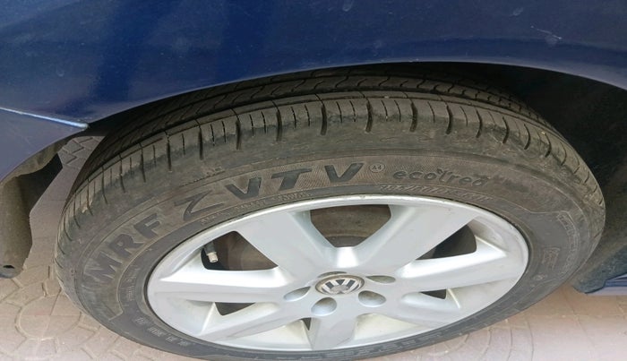 2011 Volkswagen Vento HIGHLINE DIESEL 1.6, Diesel, Manual, 1,57,632 km, tyre