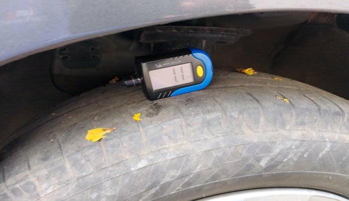 2017 Hyundai Elite i20 MAGNA 1.2, CNG, Manual, 1,06,930 km, tyre