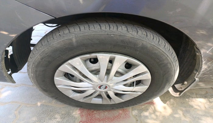 2016 Hyundai Eon ERA +, Petrol, Manual, 68,730 km, tyre