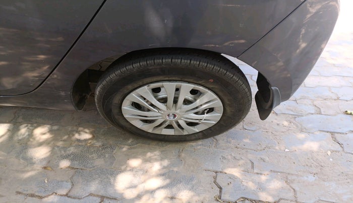 2016 Hyundai Eon ERA +, Petrol, Manual, 68,730 km, tyre