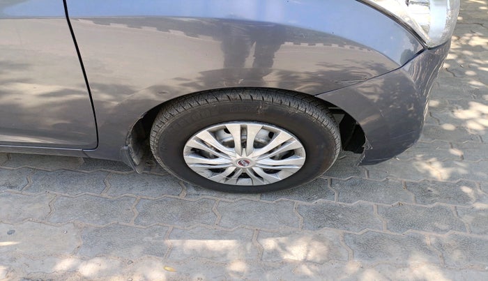 2016 Hyundai Eon ERA +, Petrol, Manual, 68,730 km, tyre