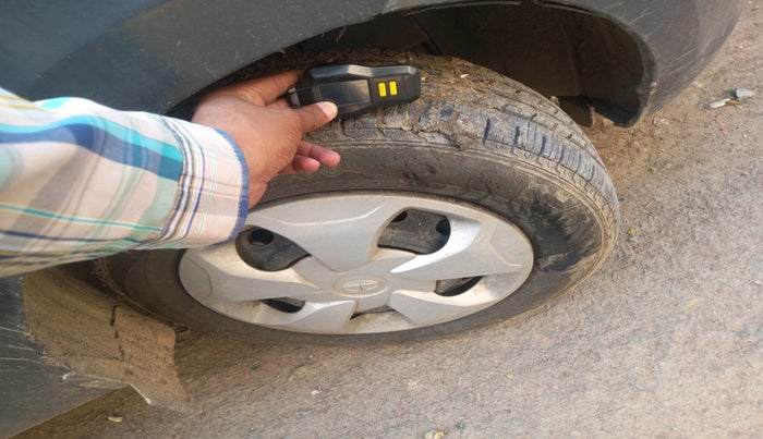 2015 Tata Bolt XE REVOTRON, CNG, Manual, 57,942 km, tyre