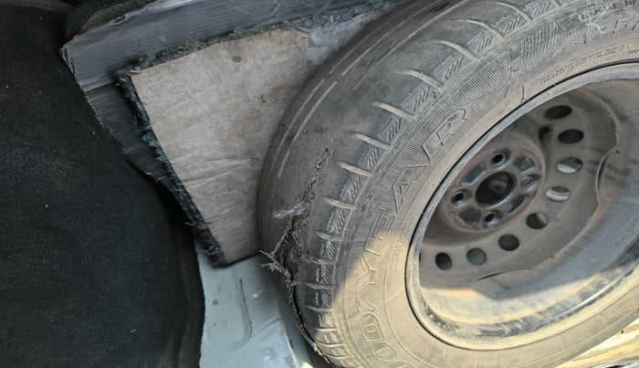 2014 Toyota Etios Liva GD, Diesel, Manual, 68,156 km, tyre