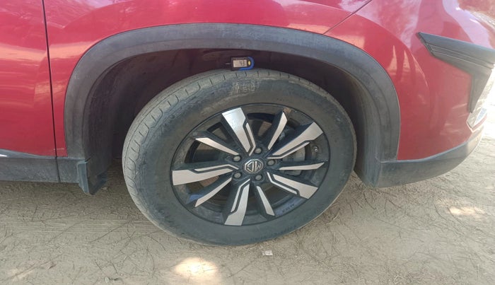 2019 MG HECTOR SHARP 2.0 DIESEL, Diesel, Manual, 82,616 km, tyre