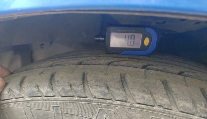 2012 Honda Brio V MT, Petrol, Manual, 1,04,450 km, tyre