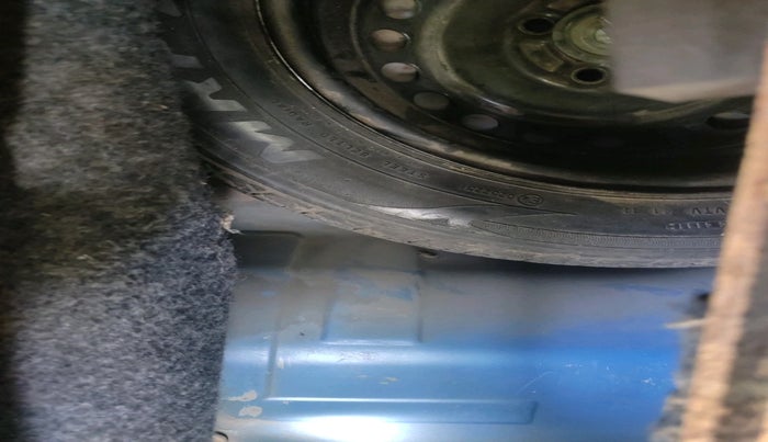 2012 Honda Brio V MT, Petrol, Manual, 1,04,450 km, tyre