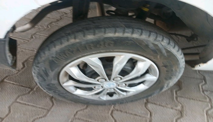 2013 Maruti Alto 800 LXI, Petrol, Manual, 1,05,504 km, tyre