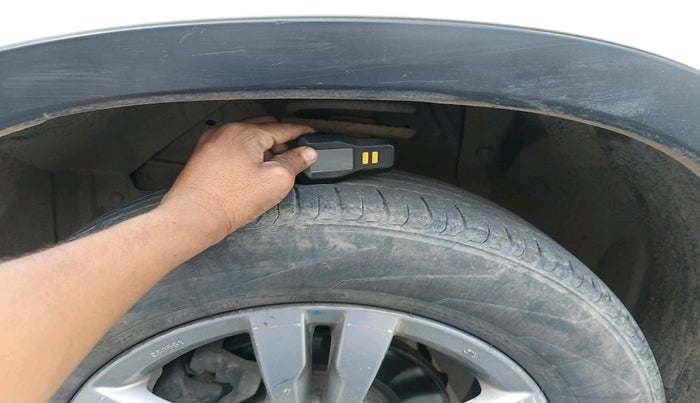 2016 Maruti Vitara Brezza ZDI, Diesel, Manual, 99,586 km, tyre