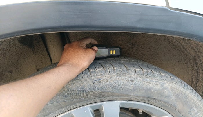 2016 Maruti Vitara Brezza ZDI, Diesel, Manual, 99,586 km, tyre