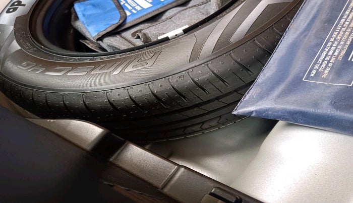 2019 Hyundai VENUE SX 1.0 (O) TURBO, Petrol, Manual, 32,962 km, tyre