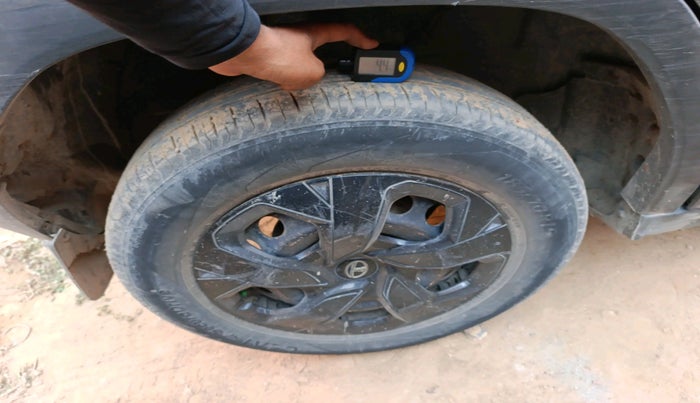 2022 Tata PUNCH PURE MT, Petrol, Manual, 64,426 km, tyre