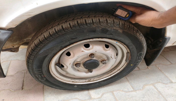 2011 Maruti 800 STD, CNG, Manual, 14,188 km, tyre