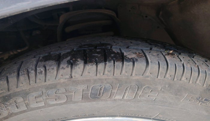 2017 Toyota Innova Crysta 2.4 G 7 STR, Diesel, Manual, 1,76,502 km, tyre