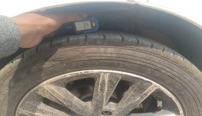 2013 Volkswagen Polo HIGHLINE DIESEL, Diesel, Manual, 1,38,439 km, tyre