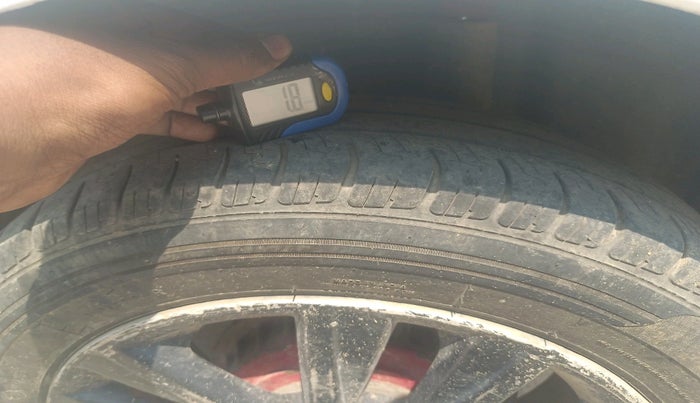 2013 Volkswagen Polo HIGHLINE DIESEL, Diesel, Manual, 1,38,439 km, tyre