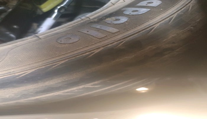 2013 Volkswagen Polo HIGHLINE DIESEL, Diesel, Manual, 1,38,439 km, tyre