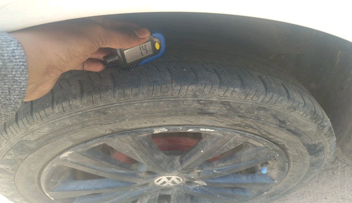 2013 Volkswagen Polo HIGHLINE DIESEL, Diesel, Manual, 1,38,439 km, tyre