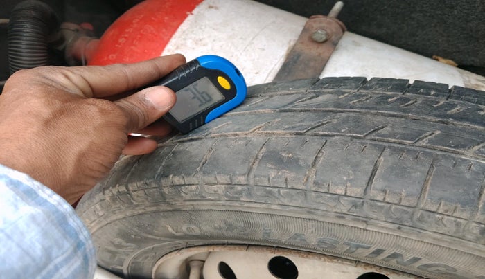 2011 Maruti Wagon R 1.0 LXI, CNG, Manual, 1,73,647 km, tyre