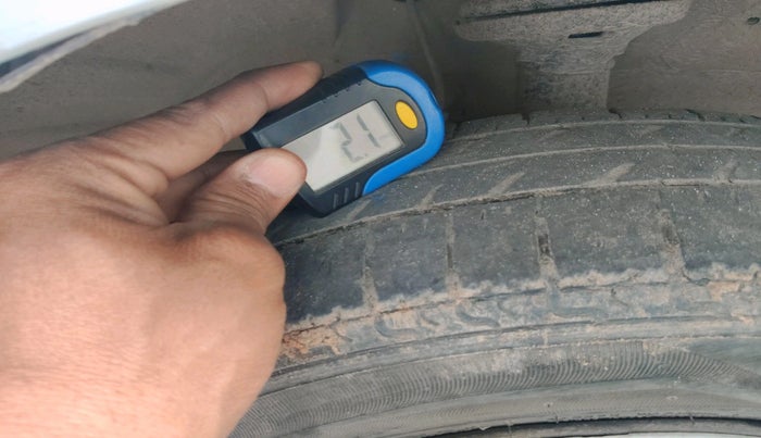 2011 Maruti Wagon R 1.0 LXI, CNG, Manual, 1,73,647 km, tyre