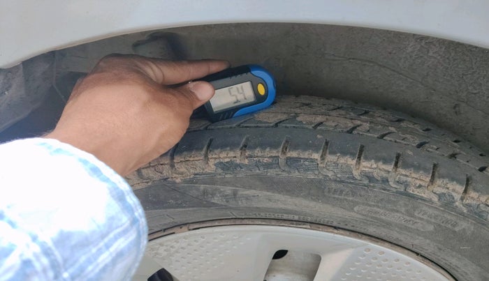 2011 Maruti Wagon R 1.0 LXI, CNG, Manual, 1,73,647 km, tyre