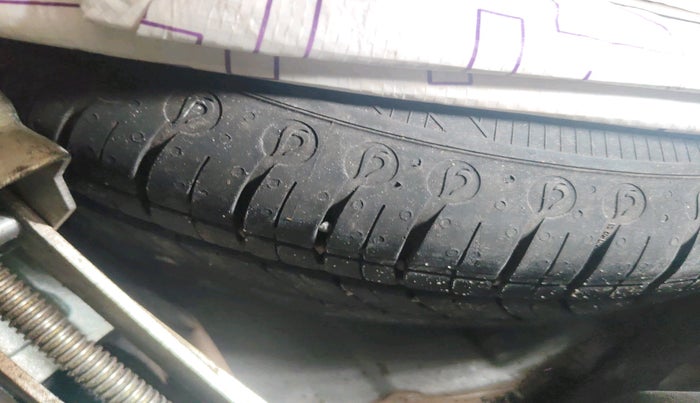 2020 Renault Kwid CLIMBER 1.0 AMT (O), Petrol, Automatic, 51,885 km, tyre