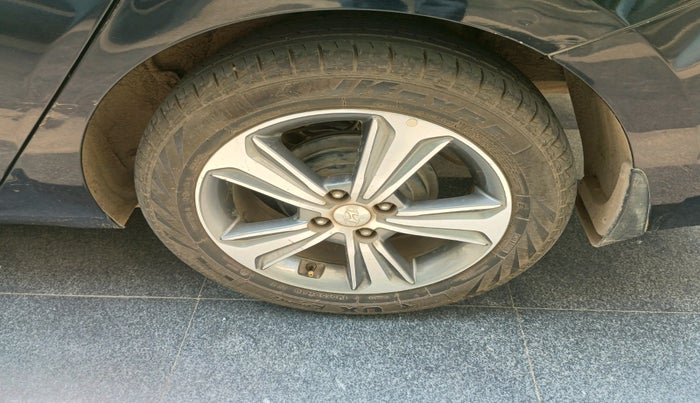 2019 Hyundai Verna 1.6 VTVT SX, Petrol, Manual, 72,070 km, tyre