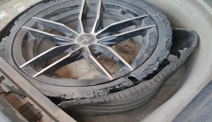 2011 Volkswagen Polo COMFORTLINE 1.2L PETROL, Petrol, Manual, 75,308 km, tyre