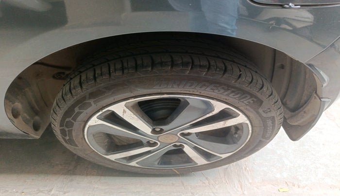 2021 Tata ALTROZ XZ PETROL, Petrol, Manual, 83,639 km, tyre