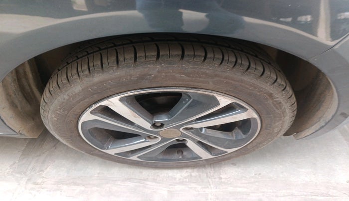 2021 Tata ALTROZ XZ PETROL, Petrol, Manual, 83,639 km, tyre