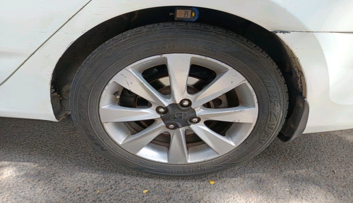 2011 Hyundai Verna FLUIDIC 1.6 CRDI SX, Diesel, Manual, 87,181 km, tyre