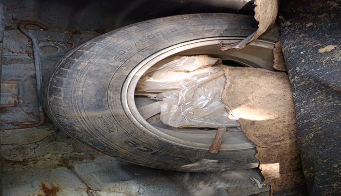 2011 Hyundai Verna FLUIDIC 1.6 CRDI SX, Diesel, Manual, 87,181 km, tyre