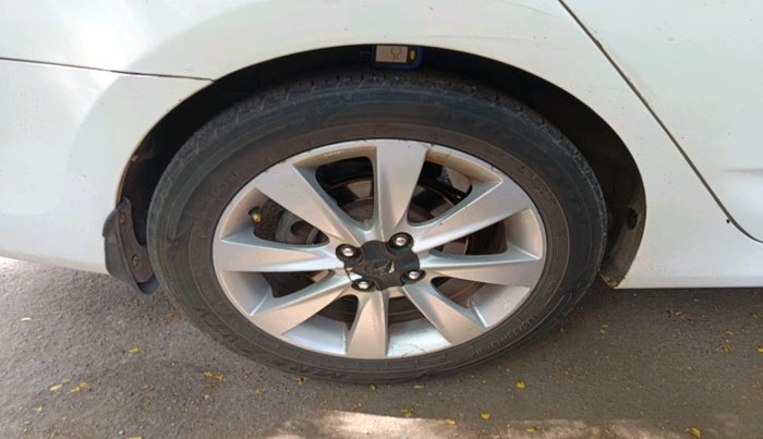 2011 Hyundai Verna FLUIDIC 1.6 CRDI SX, Diesel, Manual, 87,181 km, tyre