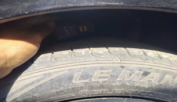 2011 Mercedes Benz C Class 200 CGI AVANTGARDE, Petrol, Automatic, 1,29,119 km, tyre