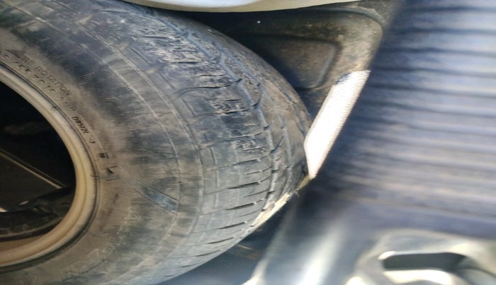 2011 Mercedes Benz C Class 200 CGI AVANTGARDE, Petrol, Automatic, 1,29,119 km, tyre