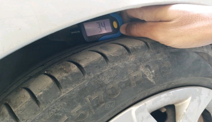 2014 Hyundai Eon 1.0 MAGNA +, Petrol, Manual, 1,24,436 km, tyre