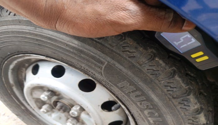 2015 Hyundai Eon ERA +, Petrol, Manual, 38,745 km, tyre