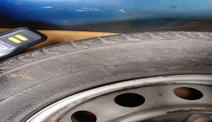 2015 Hyundai Eon ERA +, Petrol, Manual, 38,745 km, tyre