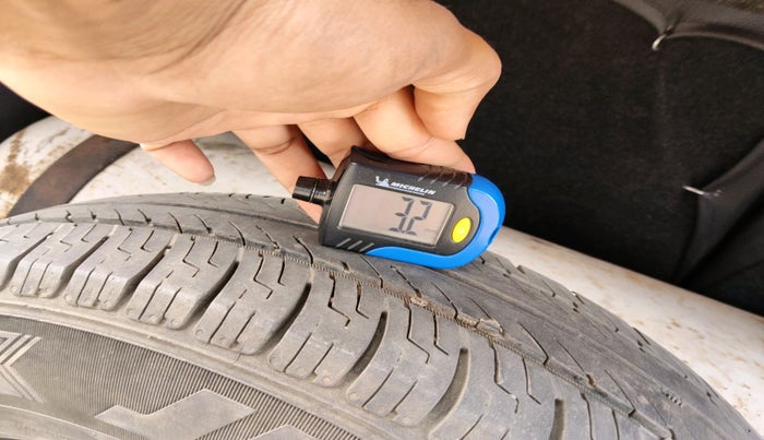 2014 Maruti Ritz VXI, CNG, Manual, 65,241 km, tyre