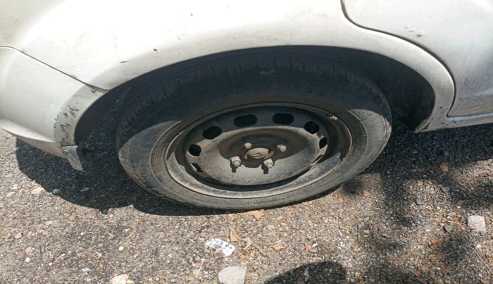 2011 Ford Figo TITANIUM 1.4 DIESEL, Diesel, Manual, 1,07,519 km, tyre