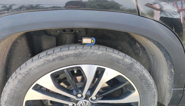 2021 MG HECTOR PLUS SHARP 2.0 DIESEL TURBO MT 6-STR, Diesel, Manual, 31,425 km, tyre