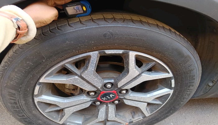 2019 KIA SELTOS GTX PLUS AT 1.5 DIESEL, Diesel, Automatic, 1,00,081 km, tyre