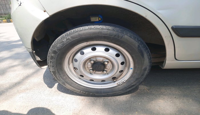 2011 Maruti Wagon R 1.0 LXI, Petrol, Manual, 82,007 km, tyre