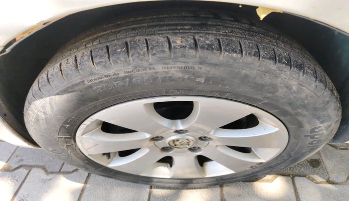 2013 Skoda Superb ELEGANCE 2.0 TDI CR AT, Diesel, Automatic, 1,07,925 km, tyre