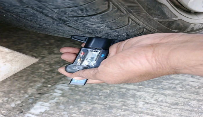 2015 Maruti Ertiga VXI, Petrol, Manual, 85,269 km, tyre