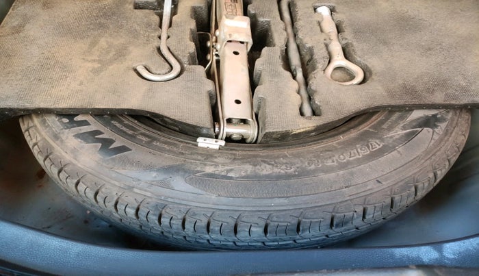 2018 Honda Jazz 1.2L I-VTEC V AT, Petrol, Automatic, 1,06,057 km, tyre