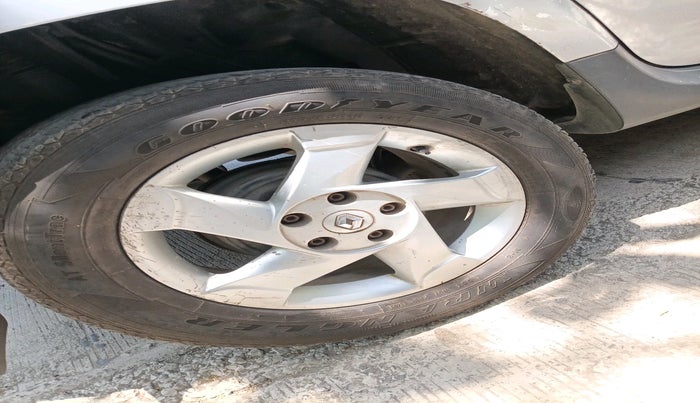 2015 Renault Duster 85 PS RXL DIESEL, Diesel, Manual, 1,08,595 km, tyre