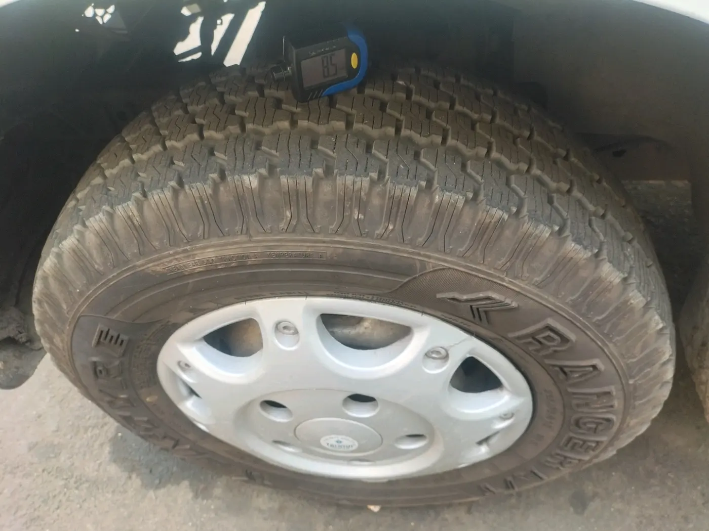 2012 Mahindra Scorpio EX M2DI, Diesel, Manual, 2,18,478 km, tyre