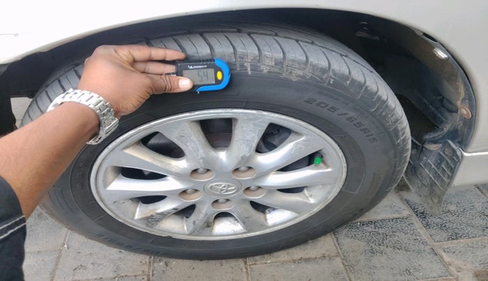 2014 Toyota Innova 2.5 GX 7 STR, Diesel, Manual, 1,15,493 km, tyre