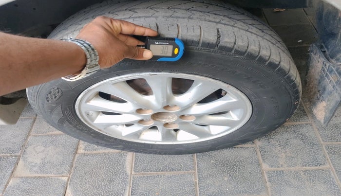 2014 Toyota Innova 2.5 GX 7 STR, Diesel, Manual, 1,15,493 km, tyre